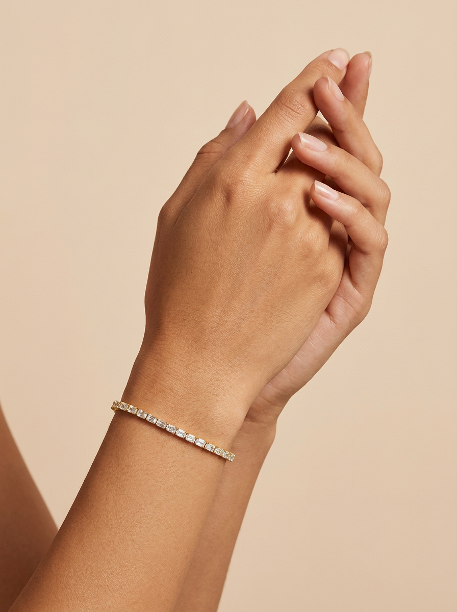 THE MAJESTY – Yellow Gold Lab-Grown Emerald-Cut Diamond Tennis Bracelet