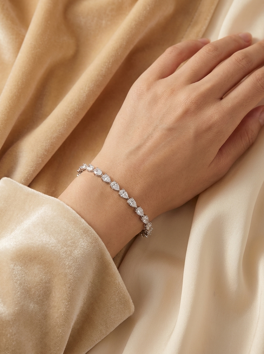 THE GRACE – White Gold Lab-Grown Pear Diamond Tennis Bracelet